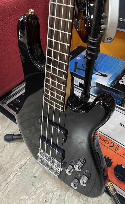 Hartke AK4 Electric 4 string bass