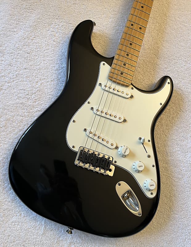2002 Fender Highway One Stratocaster – Empire Guitars