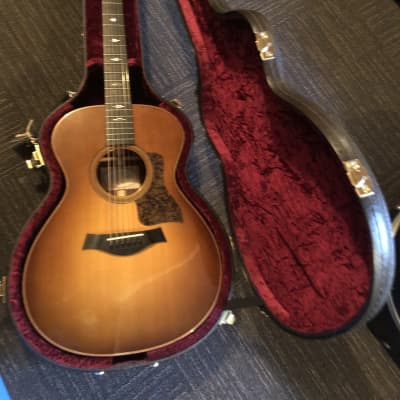 Priced to sell for Christmas -Taylor 712 e  14 Fret 2016 - Western Sunburst for sale