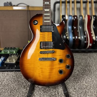 ギター Gibson USA Les Paul studio PRO (120th) Gibson Les Paul Studio Pro - What To Know & Where To Buy