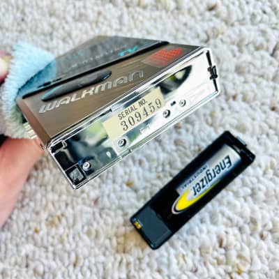 Sony WM F101 Walkman Cassette Player, RARE Near Mint Gold ! Working ! image 9
