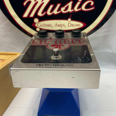 Electro-Harmonix " Classic NYC " Big Muff Pi v9 Fuzz Distortion Pedal with Wood Box - Large Chassis - 2001 Frantone Era - Missing Battery Cover image 3