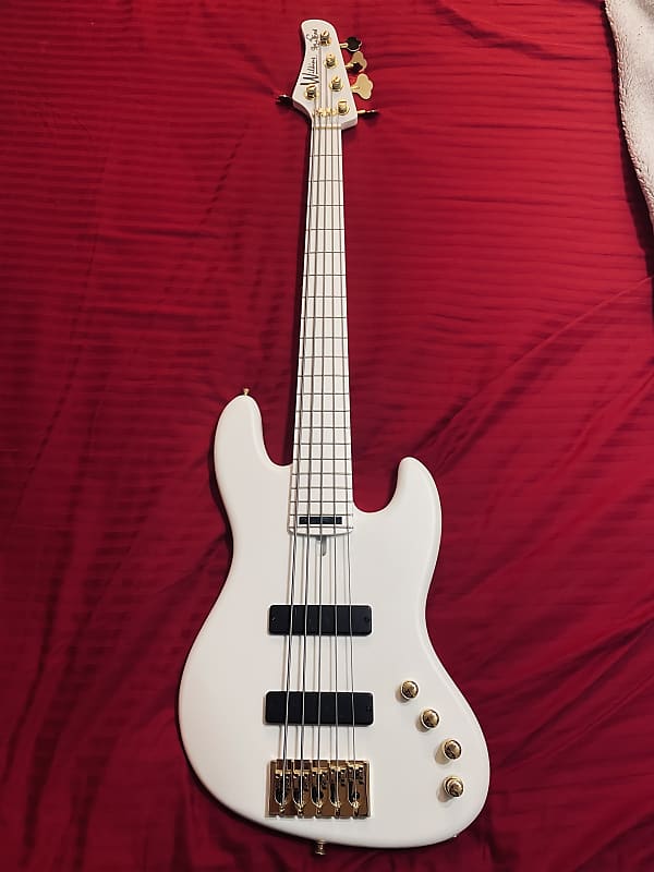 Low end on sale jazz bass