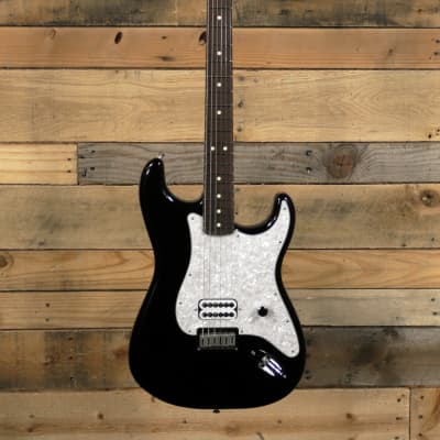 Fender Limited Edition Tom Delonge Stratocaster Electric Guitar Black w/ Gigbag image 4