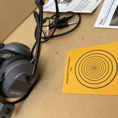 Telex Aviation noise reduction headset headphones microphone set / pilot image 11