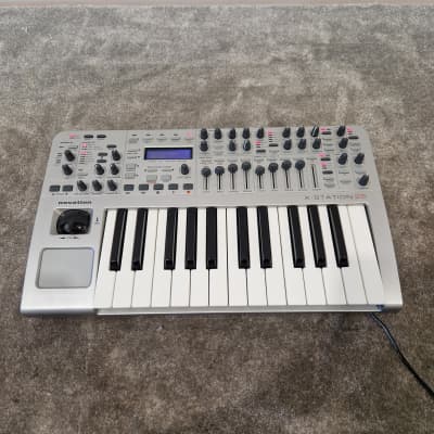 Novation X-station 25 Synthesizer - Analog Modeling Synth - Excellent w/ Power Supply