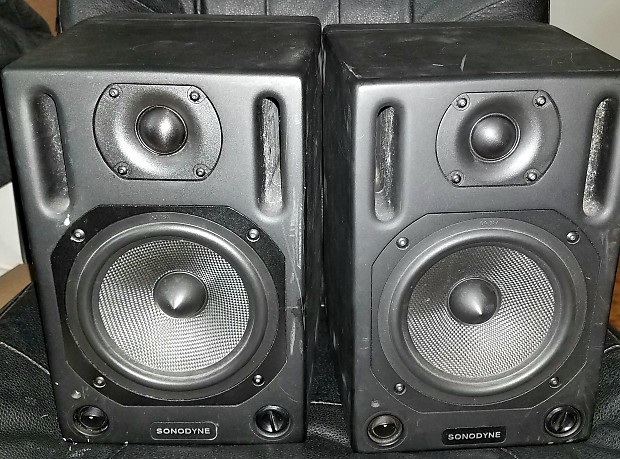 Buy Yamaha (HS5) 5-inch Powered Studio Monitor Pair In Nepal