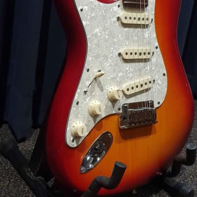 Fender Deluxe Stratocaster 2004 - Gloss Cherry Sunburst image 3