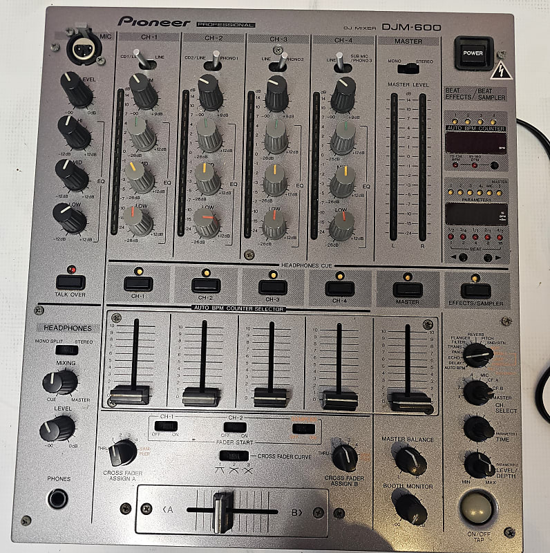 Pioneer DJM-600 4-Channel DJ Mixer (2006 - Silver) image 1