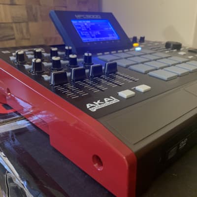 Akai MPC5000 Fully UPGRADED 192RAM+ CD/DVD + HD+ OS 2 + ORIGINAL BOX & MANUAL excellent conditions beautiful custom red sides image 3