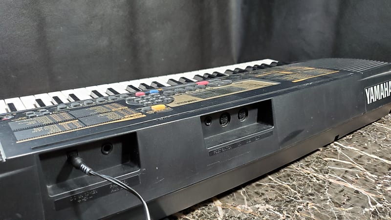 YAMAHA　PSR-225　61鍵キーボード　シンセサイザー Yamaha Portatone PSR-225 61 Key Electronic Keyboard