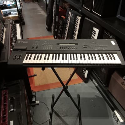 Yamaha SY85 Workstation Synthesizer