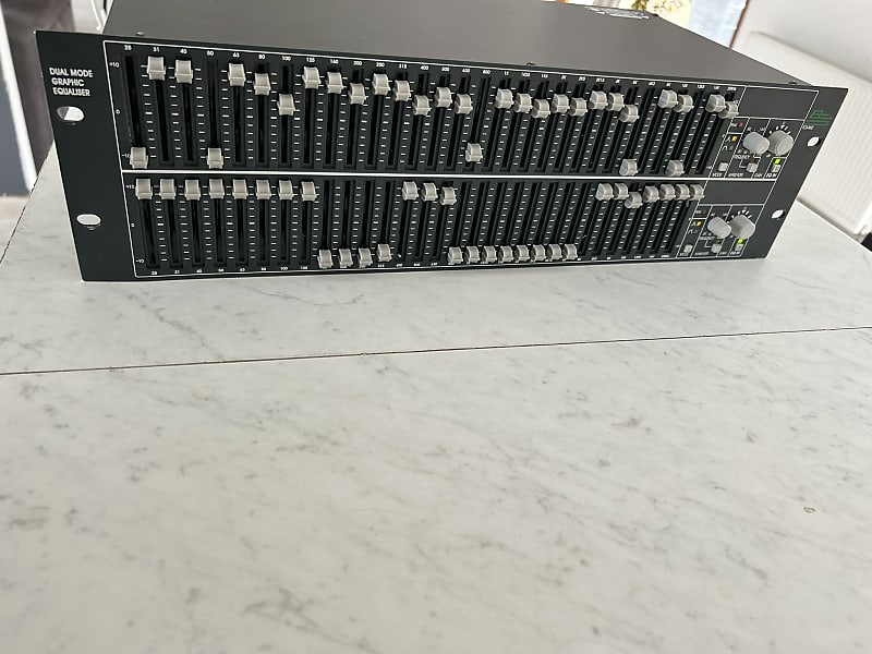 FCS-960 BSS AUDIO 2ch 30バンドグラフィックイコライザー s-l400.jpg