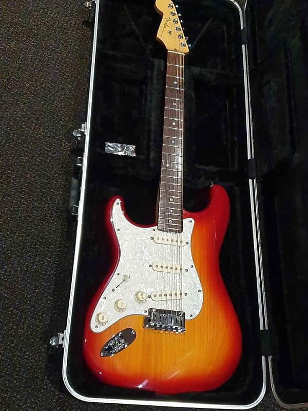 Fender Deluxe Stratocaster 2004 - Gloss Cherry Sunburst image 1