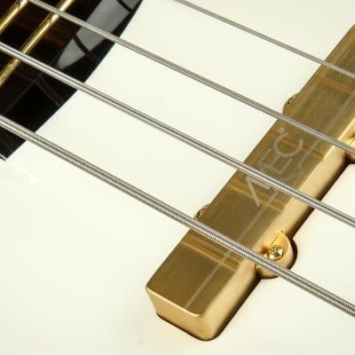 Warwick Custom Shop Masterbuilt Thumb Bass - Solid White High Polish image 21