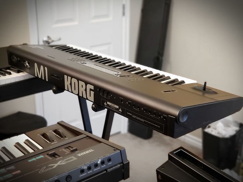 THE LEGENDARY AND VERY RARE KORG M1 SYNTHESIZER KEYBOARD IN MINT CONDITION!