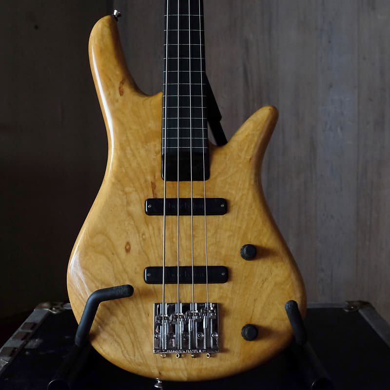 Zon Sonus 4 string fretless 