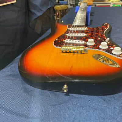 Fender Deluxe Series Stratocaster Guitar MIM 2002 - Sunburst image 8
