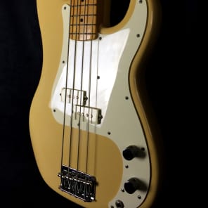 Fender P-bass 1983 Cream/off White P Bass image 5