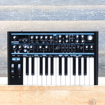 Novation Bass Station II Paraphonic Analogue Synthesizer 25-Note Keyboard w/Box