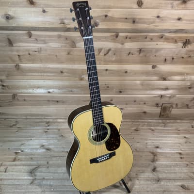 Martin 000-28 Acoustic Guitar - Natural image 2