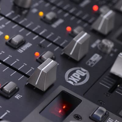Behringer VMX1000USB Professional 7-Channel Rackmount DJ Mixer image 10