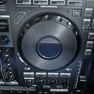 Reloop Mixon 8 Pro 4-Channel DJ Controller 2022 - Present - Black image 4