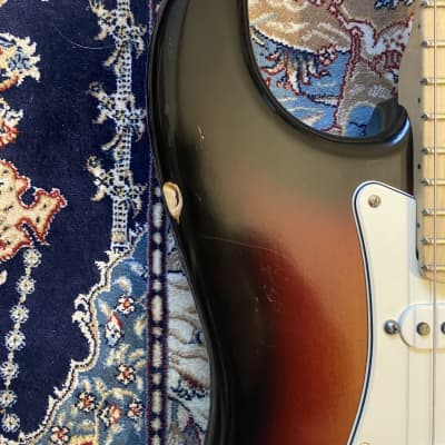 Fender Highway One Stratocaster with Maple Fretboard 2006 - 2011 - 3-Color Sunburst image 2