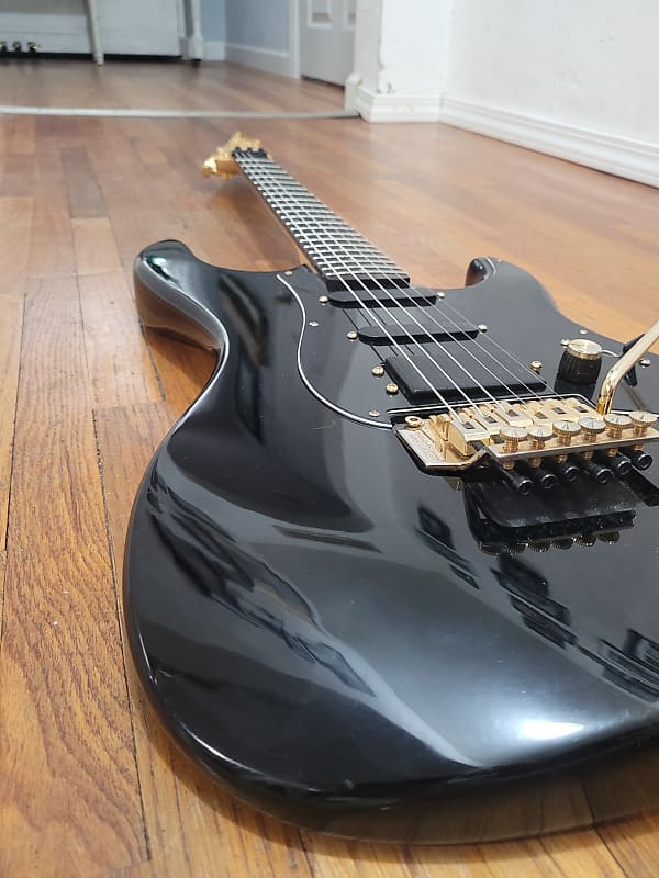 Samick Valley Arts Custom Shop SSM-3 Black and Gold HSS Samick Valley Arts Custom Shop SSM-3 Black and Gold HSS