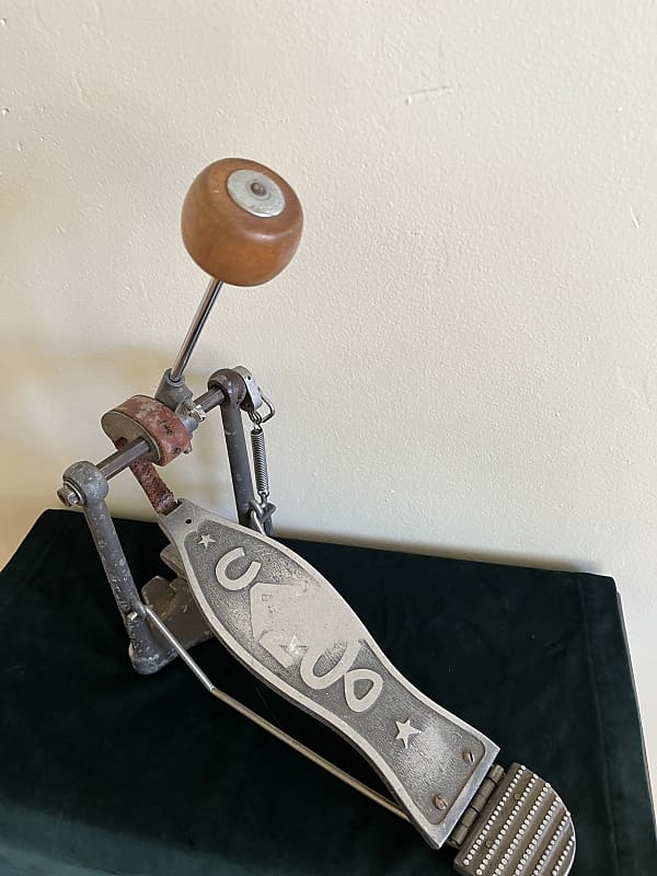 Camco No. 5000 Deluxe Strap-Drive Bass Drum Pedal 1960 - 1978