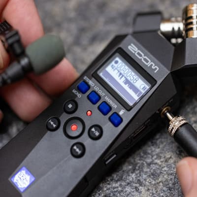 Zoom H1essential 2-Track 32-Bit Float Portable Audio Recorder + Professional Lavalier Condenser Microphone + Pig Hog TRS(F) - 3.5mm(M) Stereo Adapter + Pig Hog 3.5mm TRS to 3.5mm TRS Adapter Cable + 16GB Transcend microSD Card + Panasonic "AAA" Battery image 6