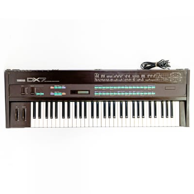 Yamaha DX7 Synthesizer – The FM Powerhouse That Shaped a Generation w/ Tour Case