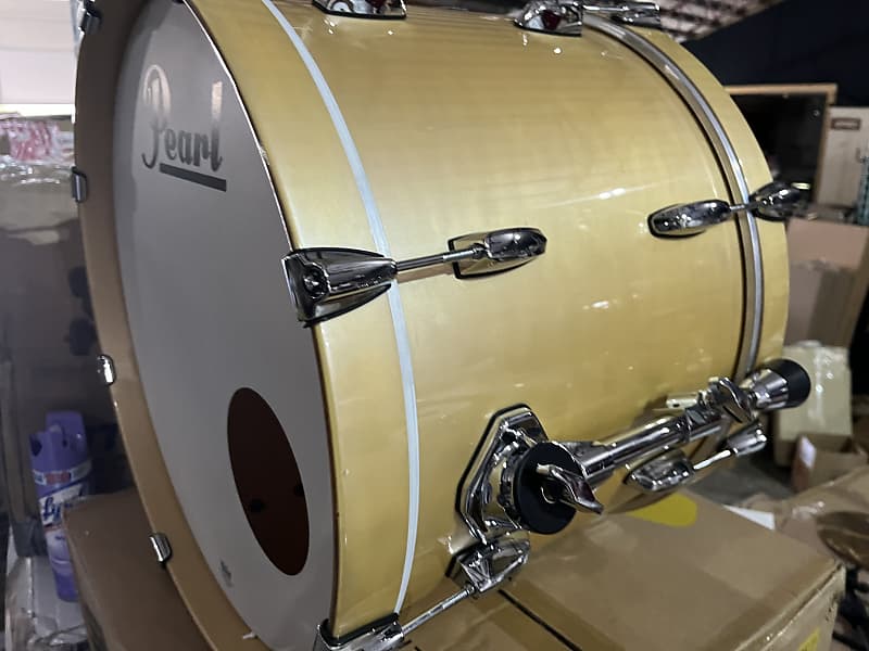 Pearl Wood fiberglass series 20 x 14 bass drum