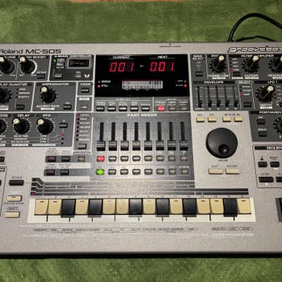 Roland MC-505 Groovebox 1998 - 2002 - Gray