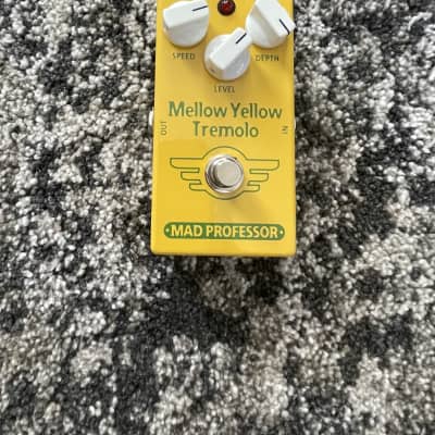 Mad Professor Mellow Yellow Tremolo Guitar Effect Pedal + Original Box image 2