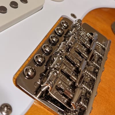 Squier Classic Vibe Stratocaster '50s Loaded Body, 2-Tone Sunburst image 11