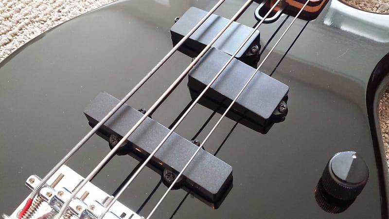 Yamaha Motion B MB-40 Bass 1994 Gloss Black P/J (Fender Mustang
