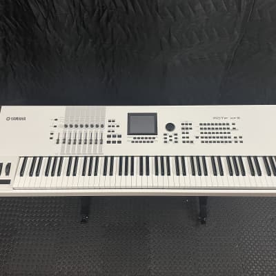 Yamaha Motif XF 8 Production Synthesizer 2010s - White