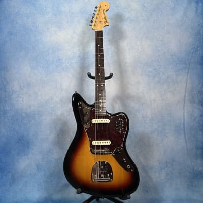 ギター Fender MIJ Traditional 60s Jaguar Fender Made in Japan Traditional 60s Jaguar 3-Color Sunburst