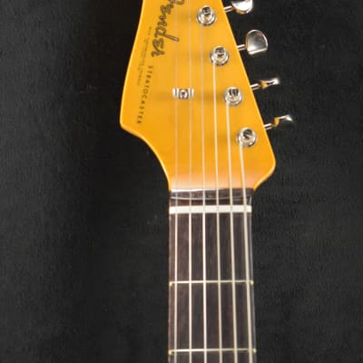 Mint Fender American Vintage II 1961 Stratocaster Left-Hand 3-Color Sunburst Rosewood Fingerboard image 4
