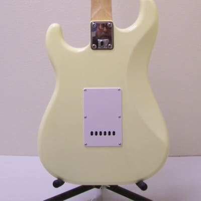 Custom Stratocaster 2024 - Yellow image 2