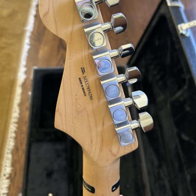 Fender Standard Stratocaster MIM w/ Maple Fretboard 2017 - Arctic White HARD CASE INCLUDED image 5