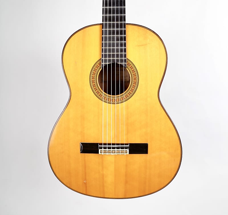 Yamaha GC-51 Grand Concert Classical Guitar Masterbuilt by