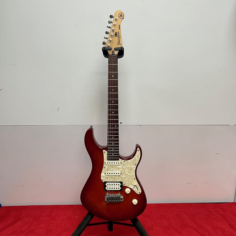 Yamaha Pacifica PAC604W Electric Guitar