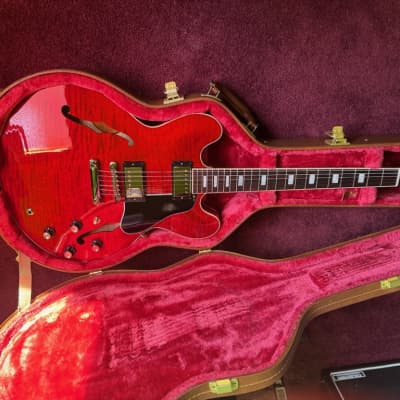 Gibson ES-335 Semi-Hollow Electric Guitar Sixties Cherry