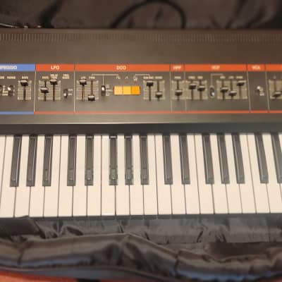 Roland Juno-6 61-Key Polyphonic Synthesizer 1982 - 1984 - Black