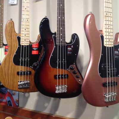 Fender American Performer Jazz Bass®, Rosewood Fingerboard, 3-Color Sunburst-US19013923 image 2