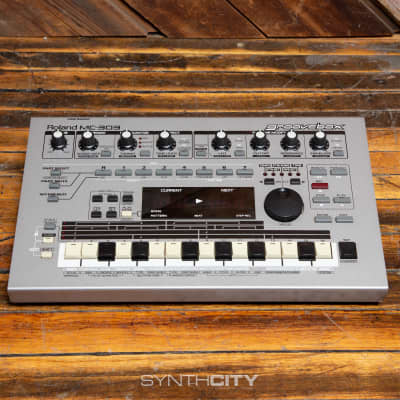 Roland MC-303 Groovebox