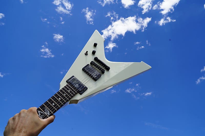 ESP LTD SIGNATURE SERIES James Hetfield Vulture Olympic White