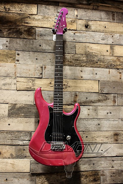 Yamaha SE110 Electric Guitar red/purple
